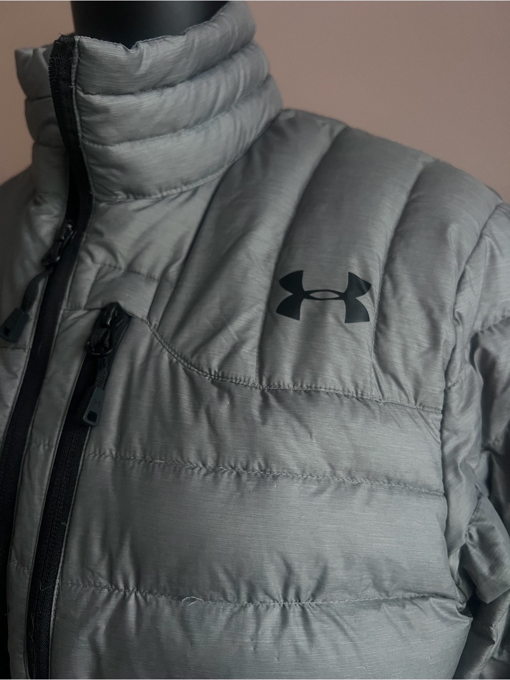 Under Armour Light Gray Quilted light weight Puffer Jacket - Picture 2 of 2
